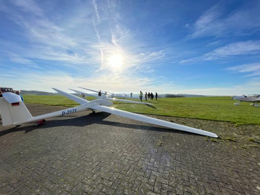 Segelflugzeuge, Abfliegen, Halle ausräumen